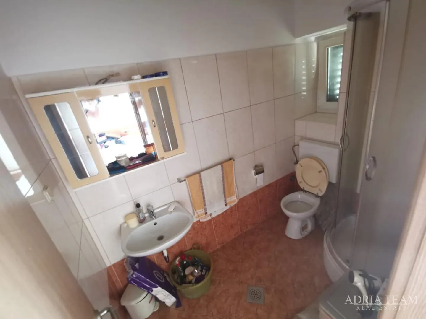 kuća s 3 apartmana i velikom okućnicom - poljana, ugljan - slika 13