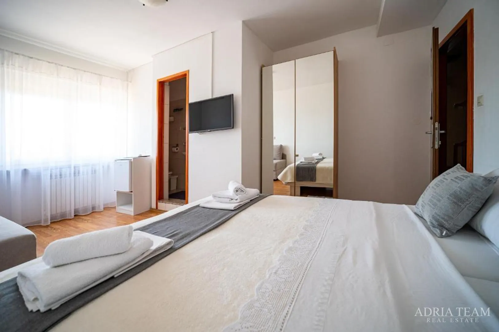 hotel - sukošan, prvi red do mora - slika 21