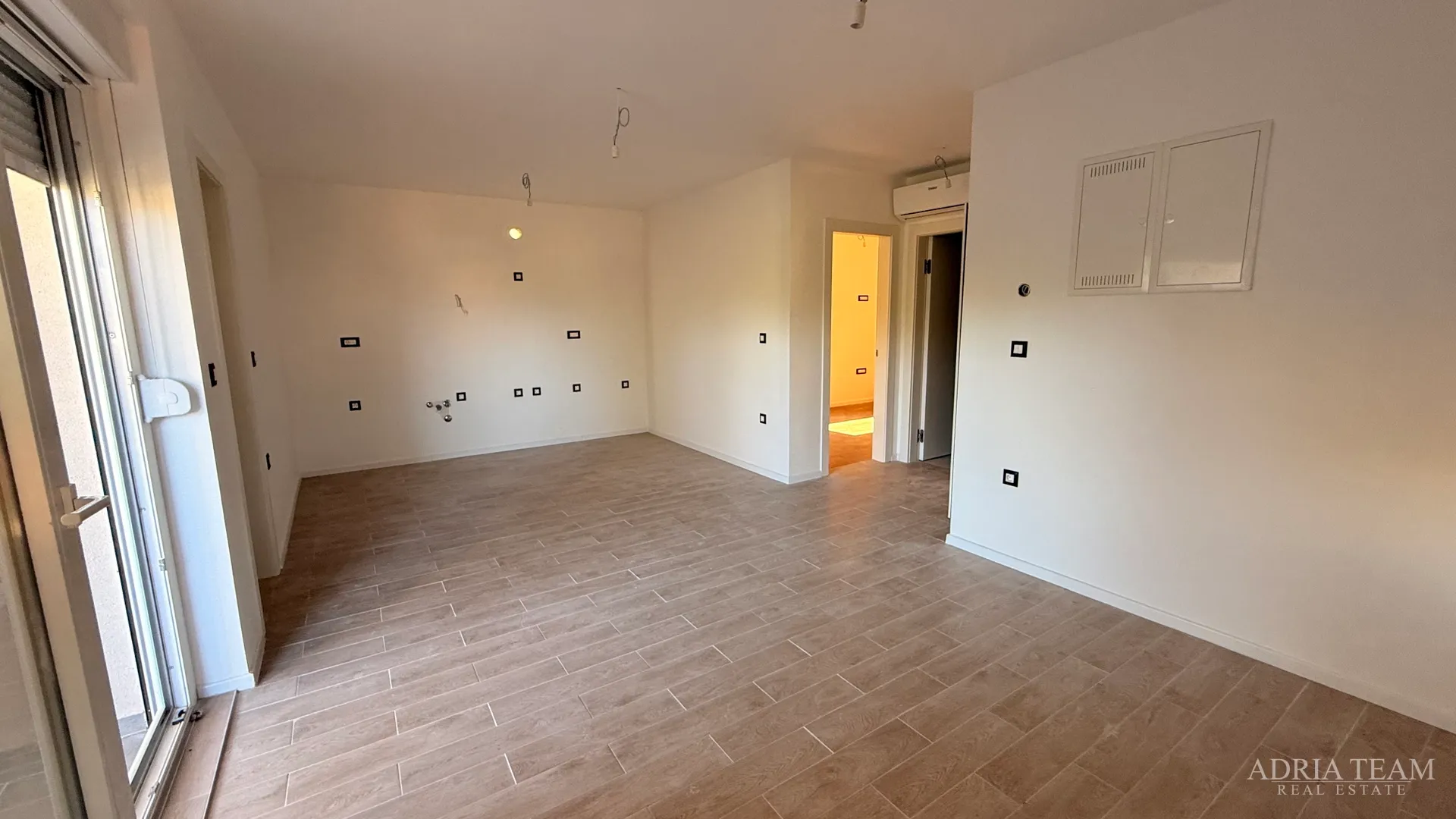 stambena zgrada (3 stana) 550 m udaljenost od mora, lokacija:vir - slika 32