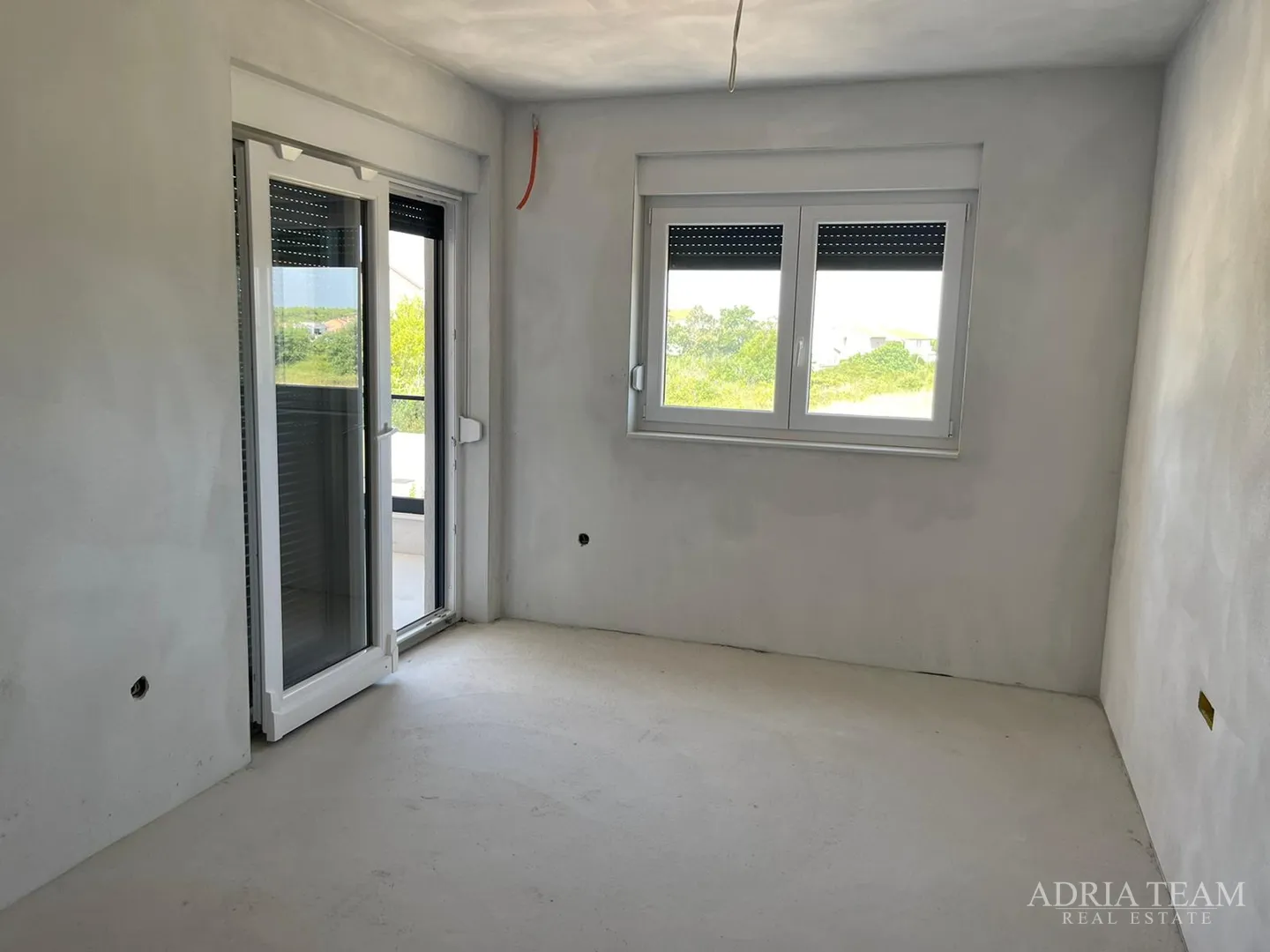 vila s bazenom u novogradnji - zaton - slika 27