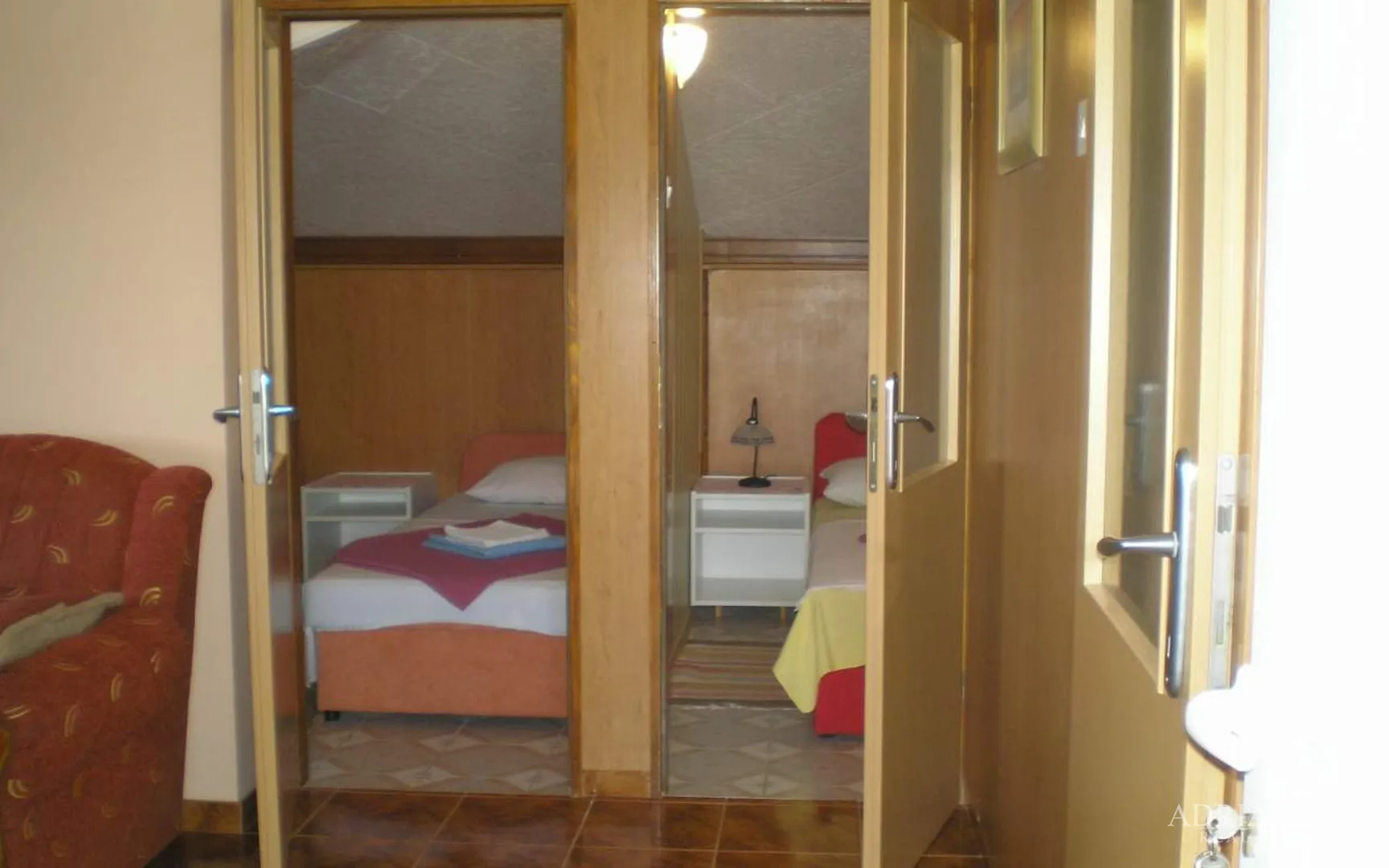 hotel 50 m od mora - posedarje - slika 16