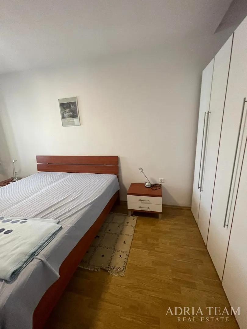 kuća s prostranom okućnicom, prvi red do mora - jakišnica - slika 13