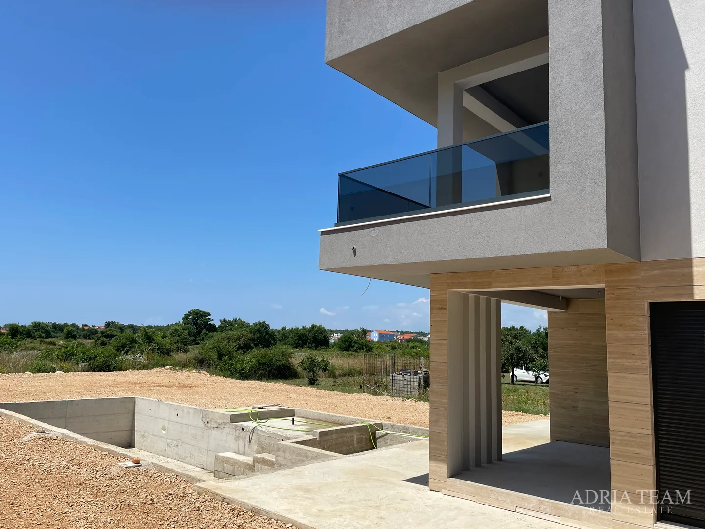 vila s bazenom u novogradnji - zaton - slika 21
