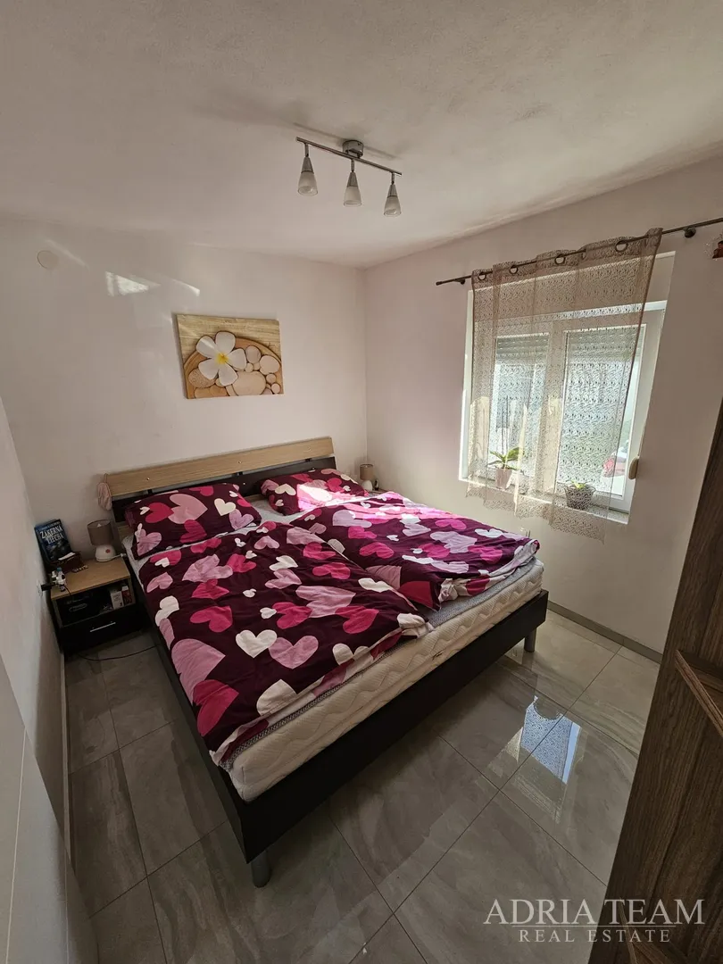 kuća s dvije apartmanske jedinice - vir - slika 6