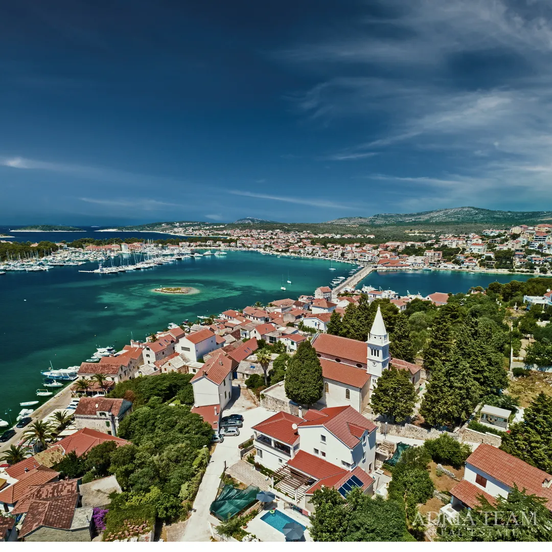 apartmani u vili na brežuljku, pogled na more - rogoznica - slika 15