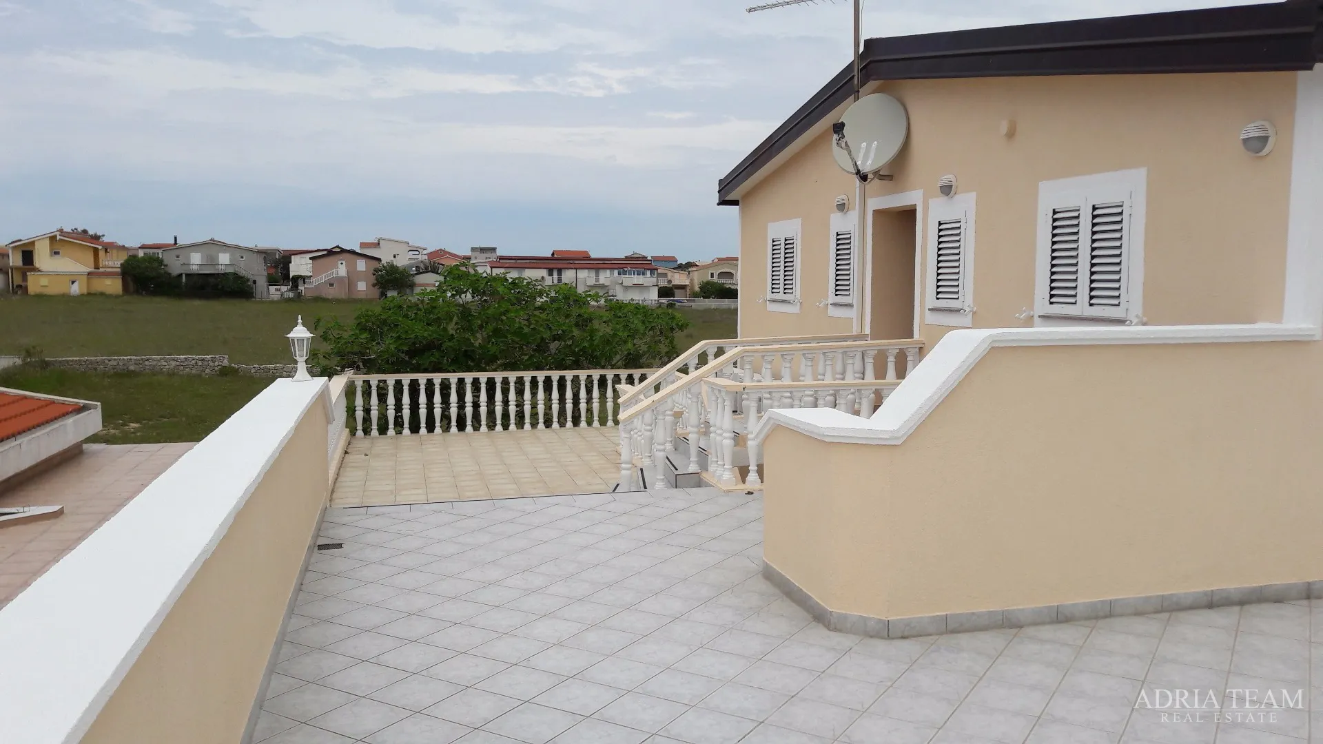 apartmanska kuća - 1. red do mora - slika 2