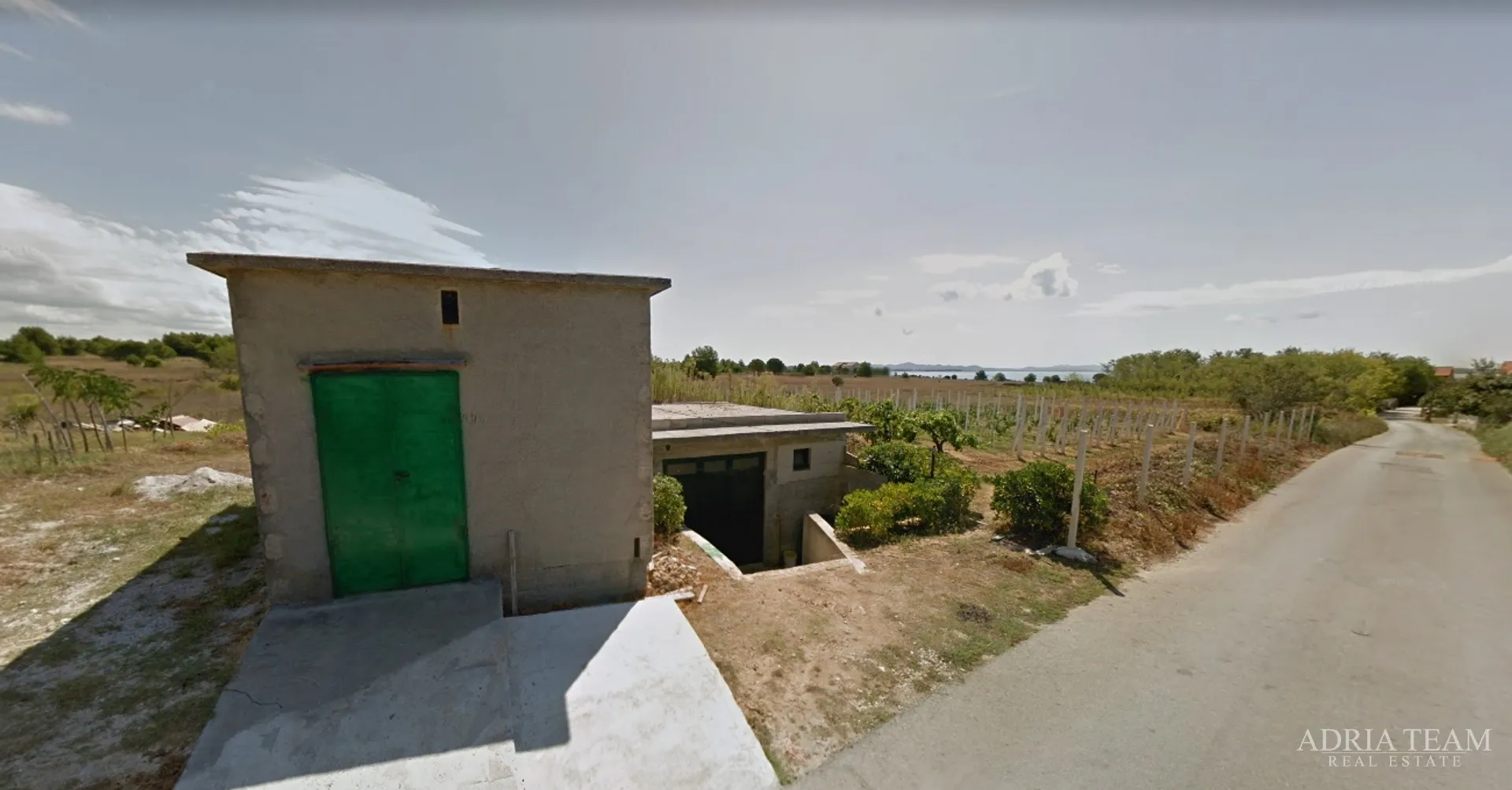 Privlaka – zemljište s konobom i garažom, Bilotinjak