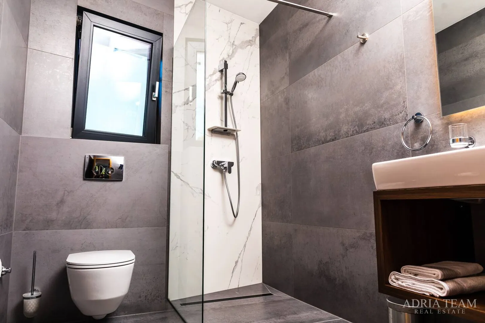 apartmani u urbanoj vili s bazenom, 250 m od mora, vir - zadar - slika 4
