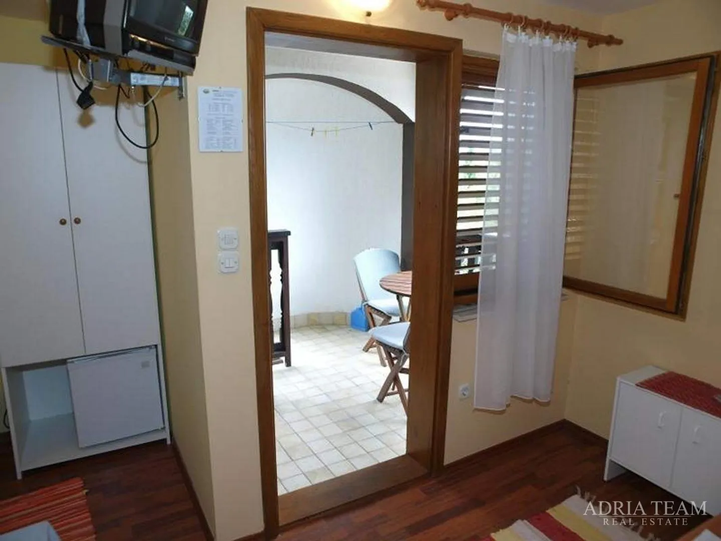 hotel 50 m od mora - posedarje - slika 19