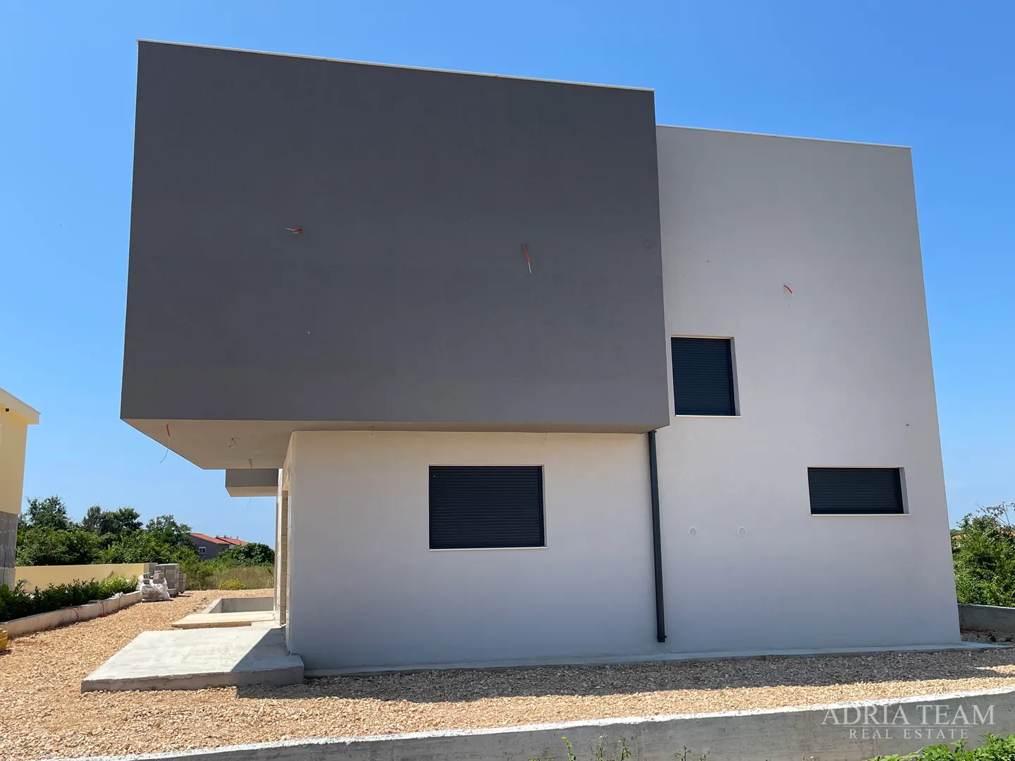 vila s bazenom u novogradnji - zaton - slika 11