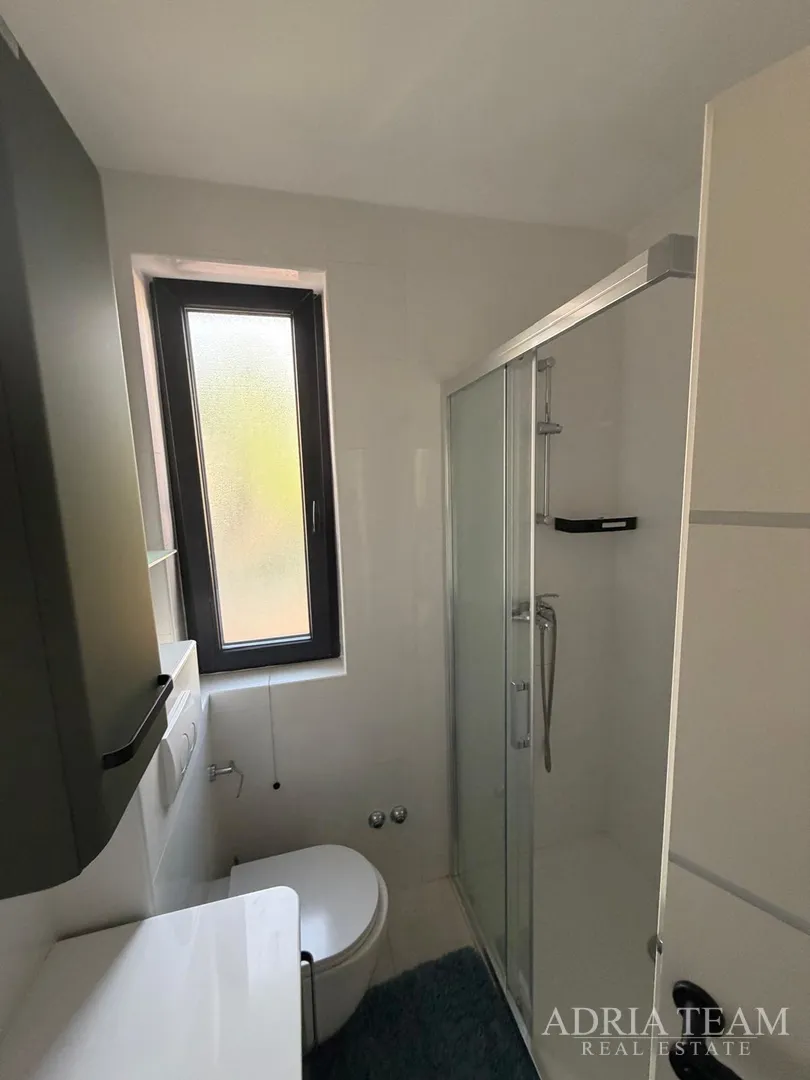 prodaje se luksuzna vila s bazenom – otok vir - slika 25