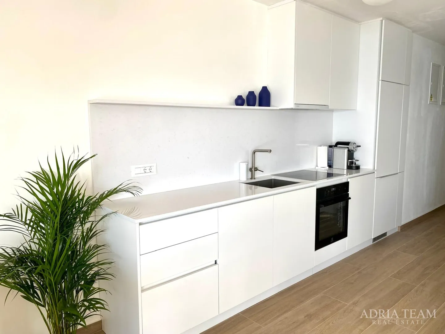 luksuzan dvoetažni apartman, prvi red do mora, novogradnja - povljana, pag - slika 13
