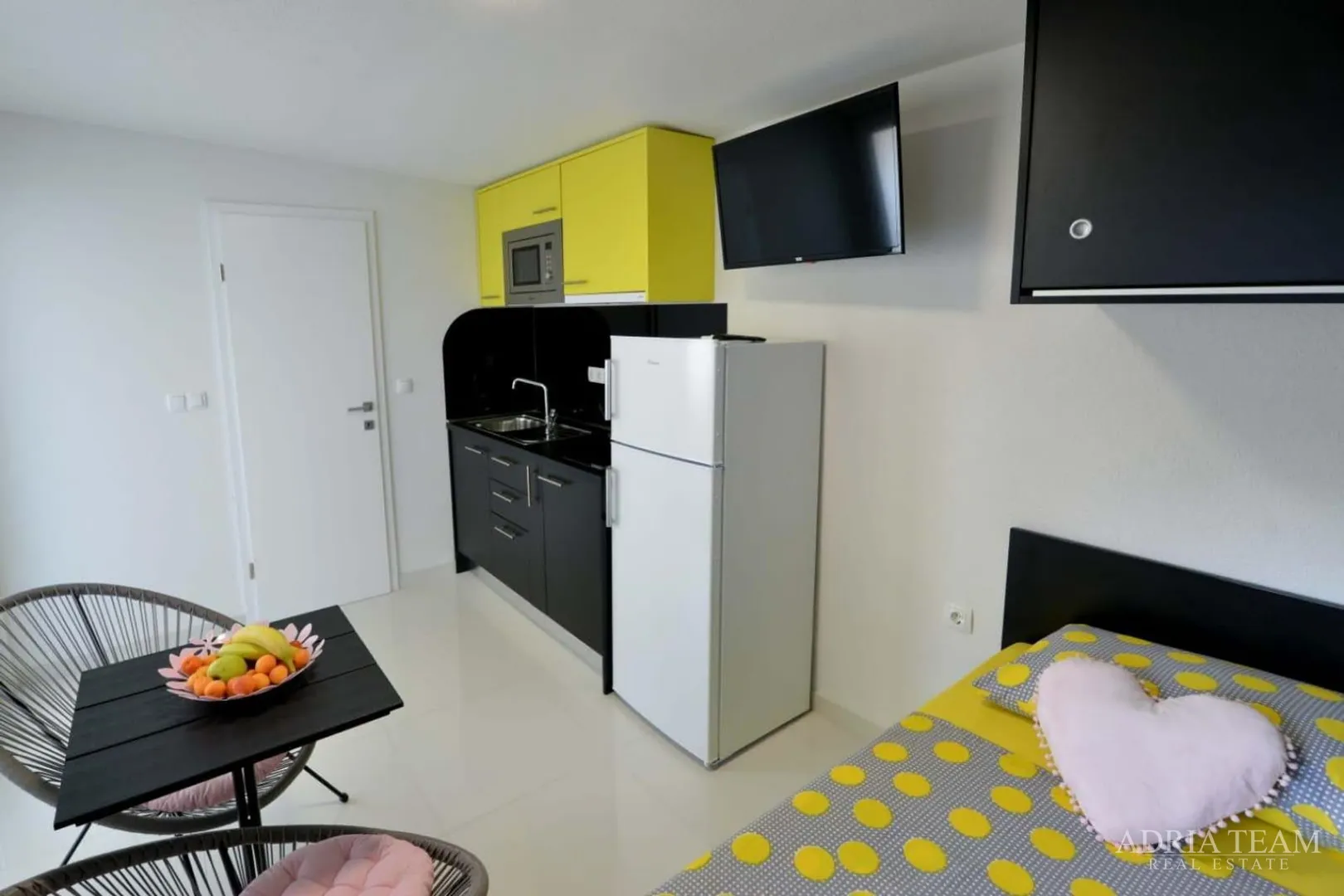 apartman u suterenu s bazenom i velikim vrtom - privlaka - slika 13