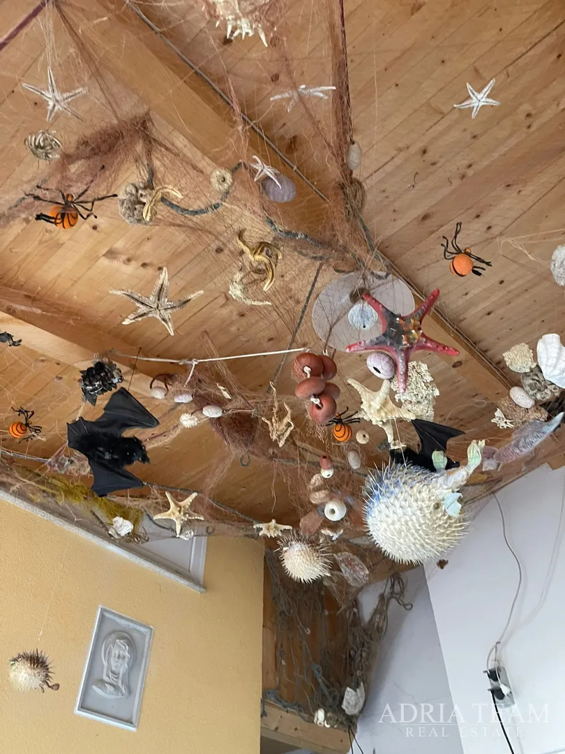 troetažni apartman u stambenoj zgradi - vrsi - slika 38