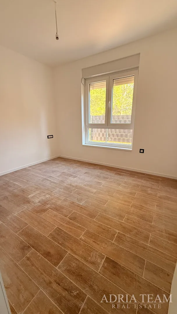 stambena zgrada (3 stana) 550 m udaljenost od mora, lokacija:vir - slika 4