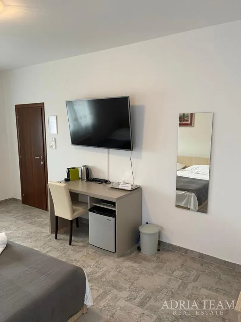 vila s bazenom i pogledom na more, 600 m od mora, privlaka - zadar - slika 31