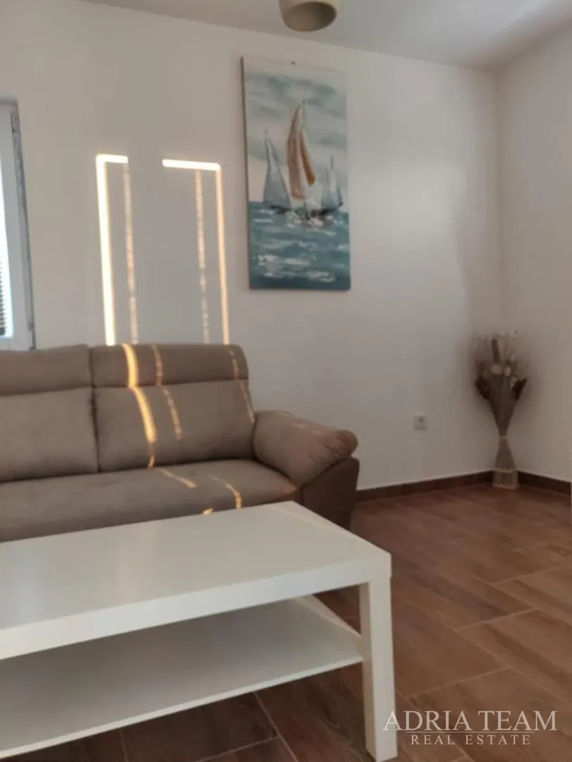kuća s 3 stambene jedinice i bazenom, pogled na more - maslenica - slika 10