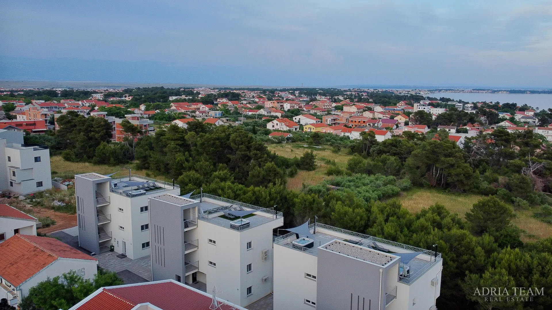 apartmani u stambenoj zgradi - vir - slika 2