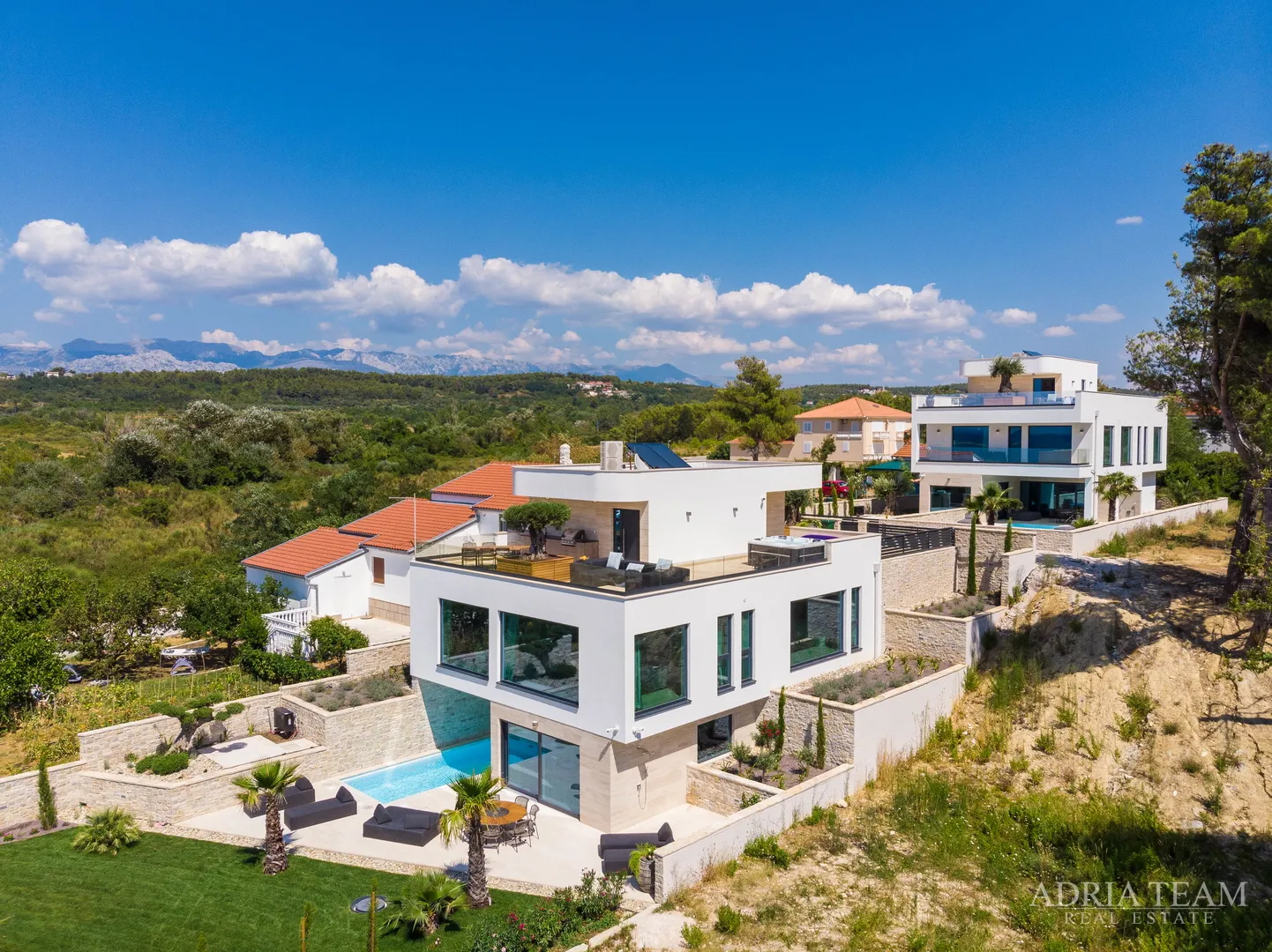 luksuzna vila u prvom redu do mora - ljubač - slika 8