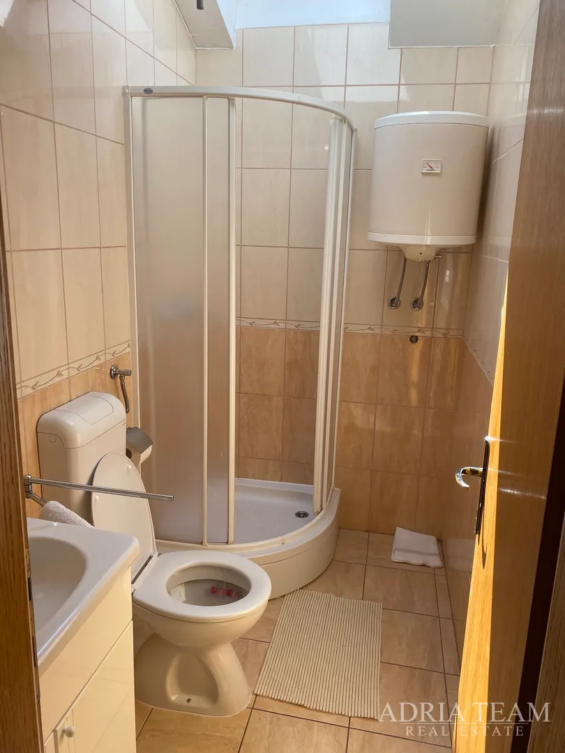 apartmanska kuća s bazenom - slika 21
