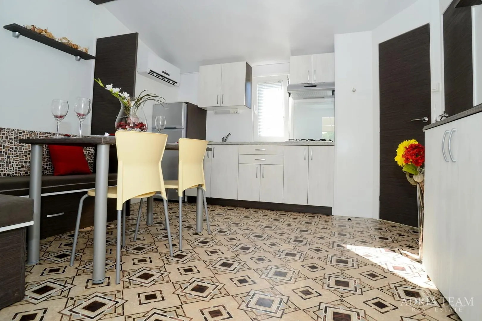 apartman u suterenu s bazenom i velikim vrtom - privlaka - slika 16