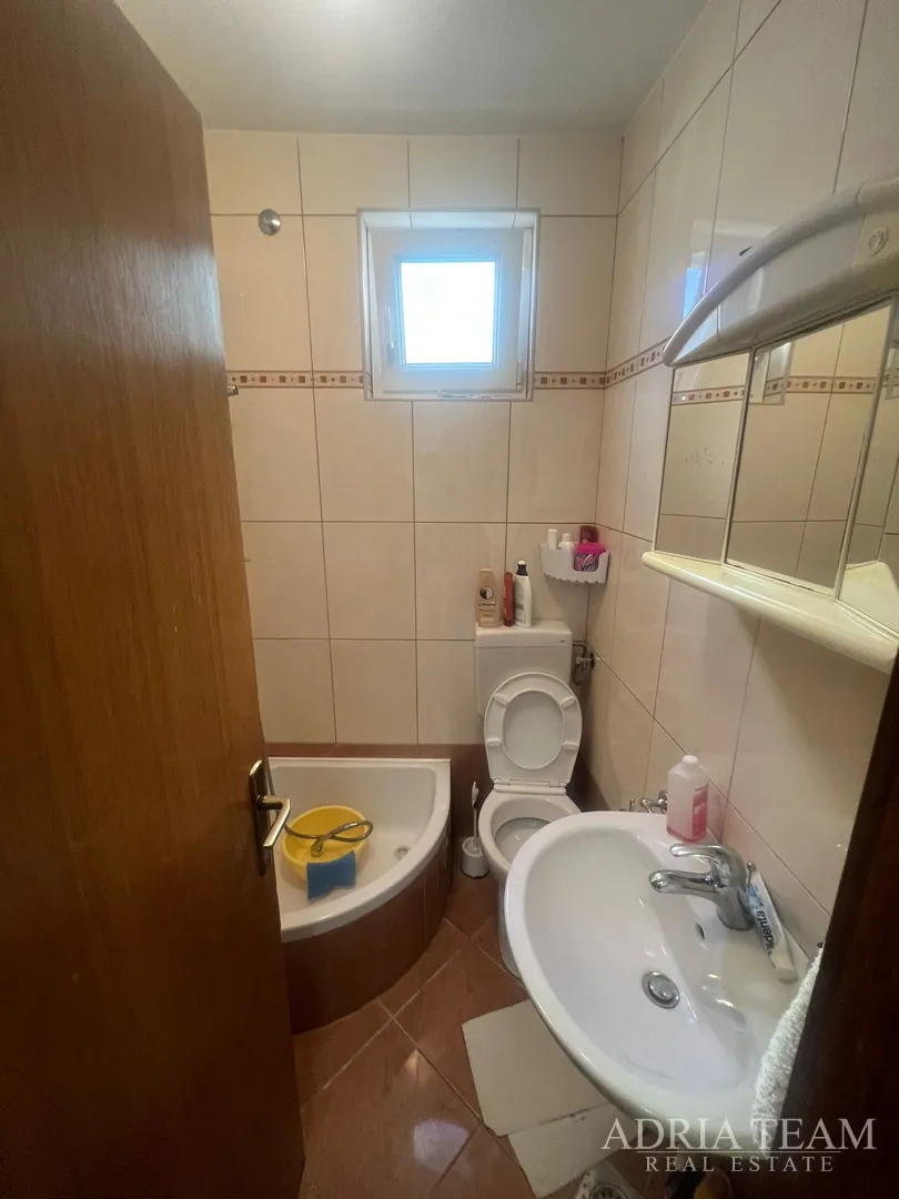 kuća s dvije stambene jedinice, 50 m od mora - vir, južna strana - slika 26