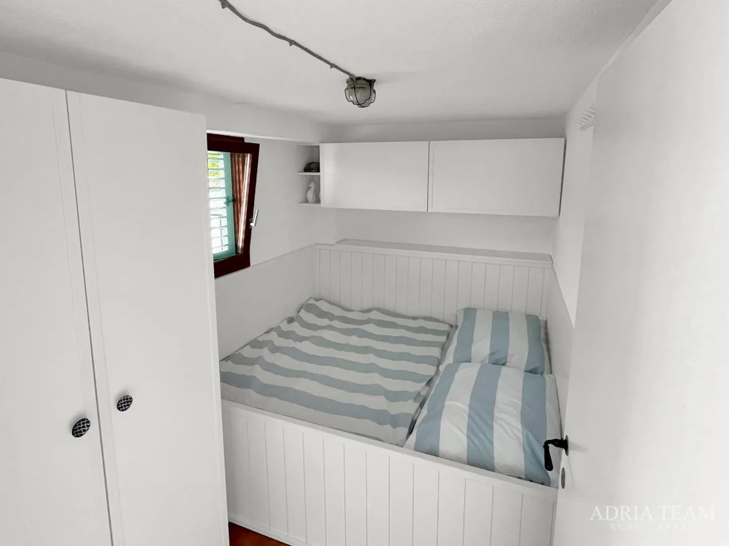 preuređena apartmanska kuća s mogućnošću poslovne namjene, prvi red do mora - meka draga - slika 3