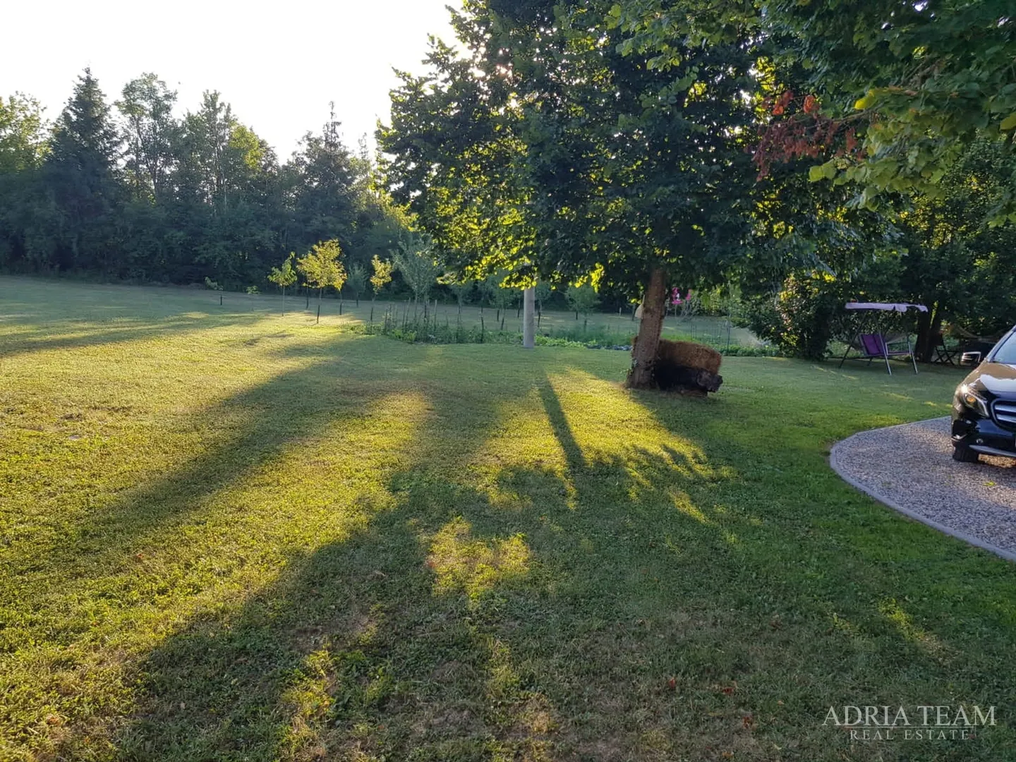 luksuzna vila s grijanim bazenom i natkrivenom terasom - 10 000 m2 zemljišta! - slika 6