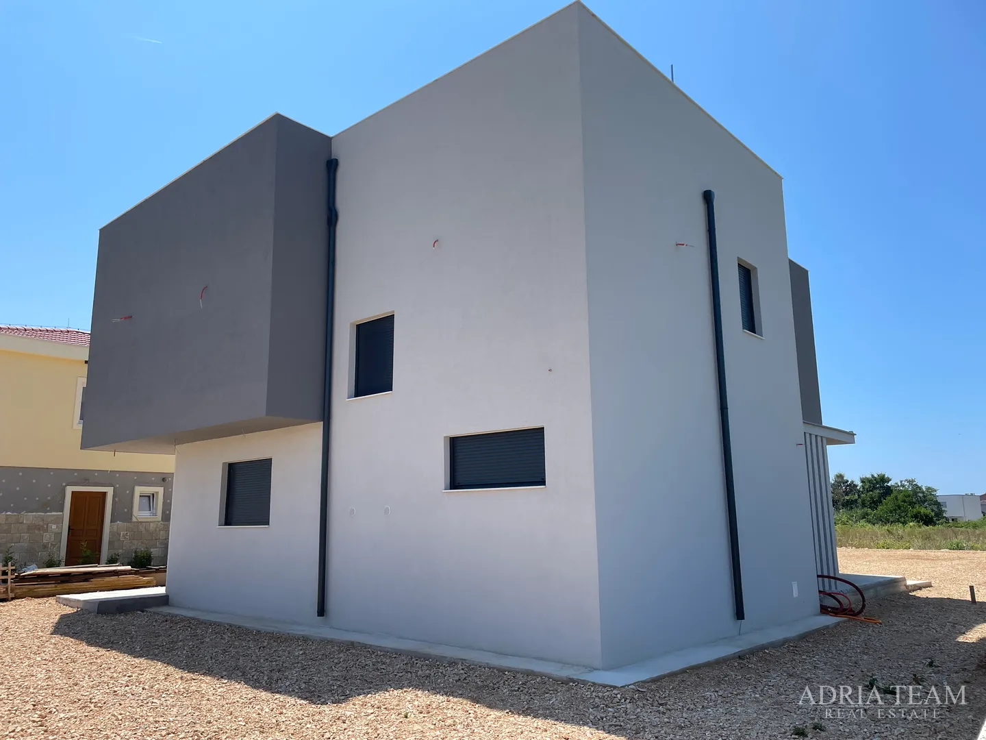 vila s bazenom u novogradnji - zaton - slika 12