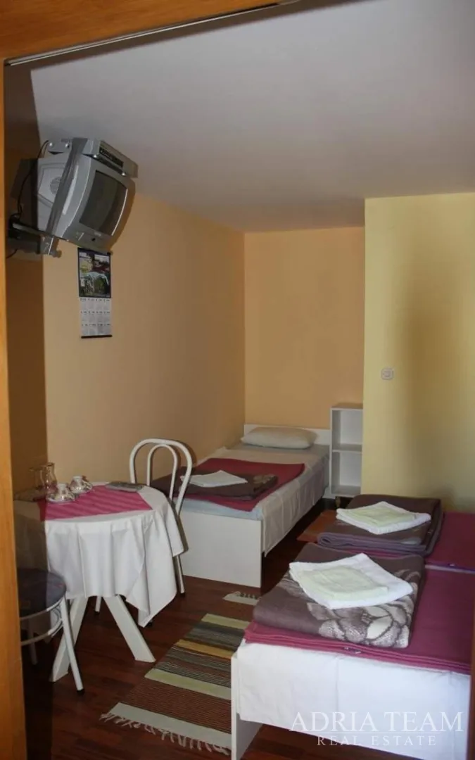 hotel 50 m od mora - posedarje - slika 14