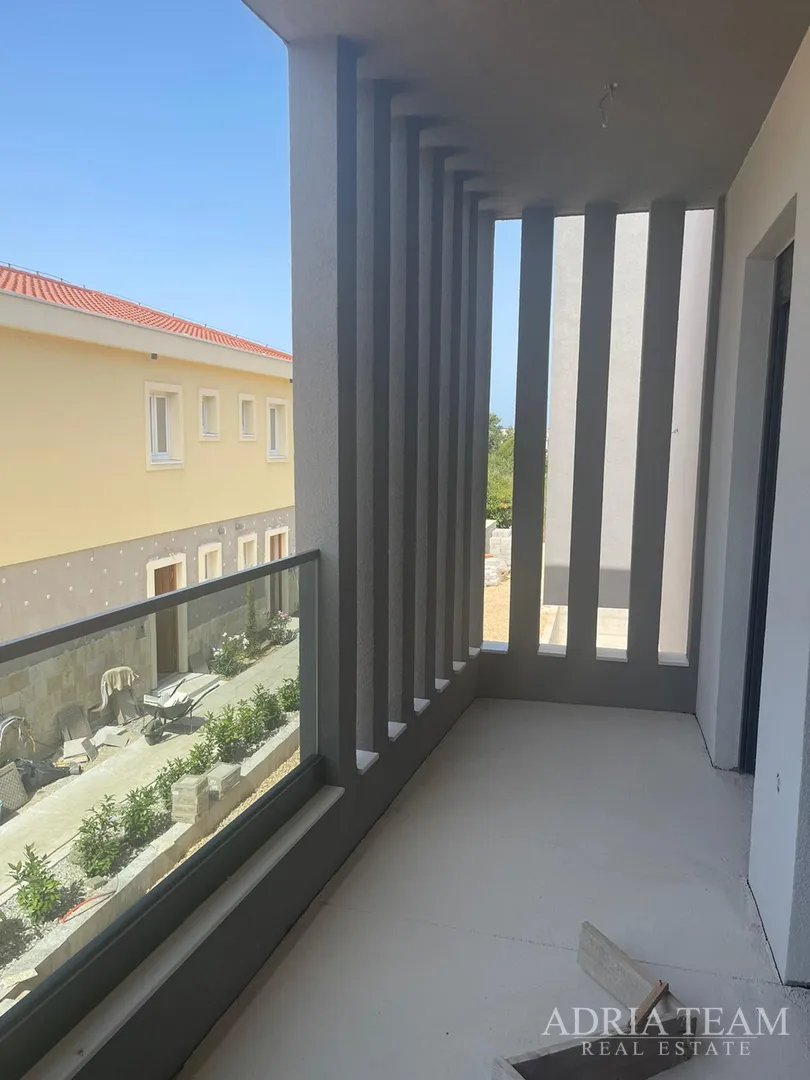 vila s bazenom u novogradnji - zaton - slika 62