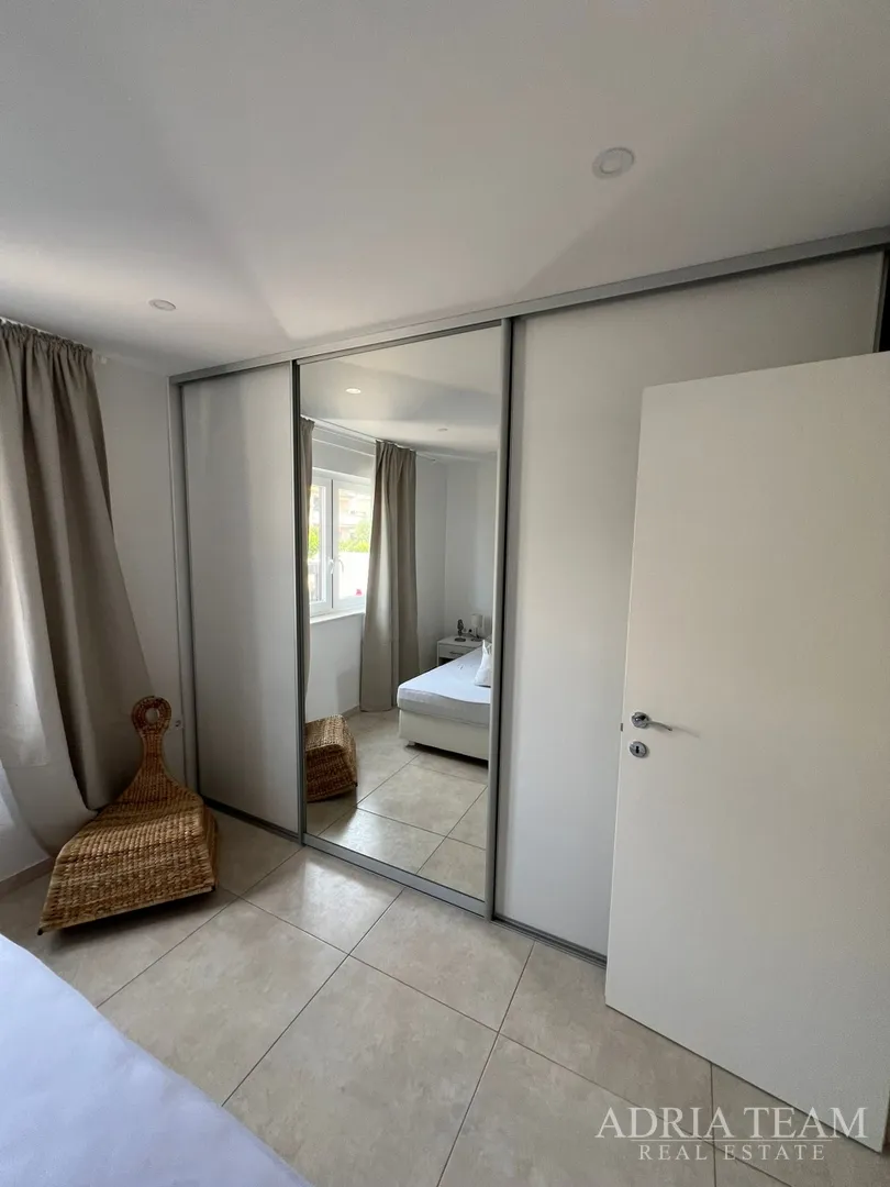 apartmani u prvom redu do mora, moderno uređenje, malo korišteni, bibinje - slika 18