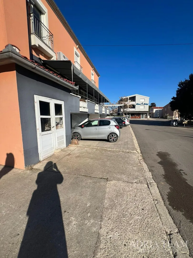 renovirana kuća s poslovnim prostorom (restoran i pekara) - nin - slika 27