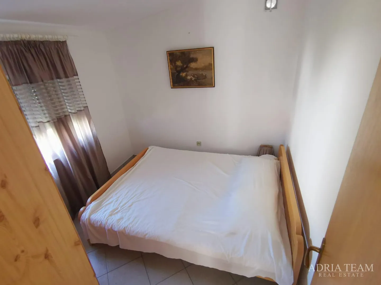 kuća s 2 stambene jedinice, 230 m od mora, vir - slika 3