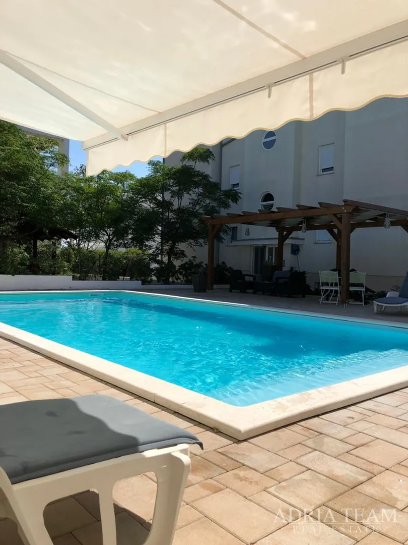 kuća s 10 apartmana, pogled na more - petrčane - slika 41