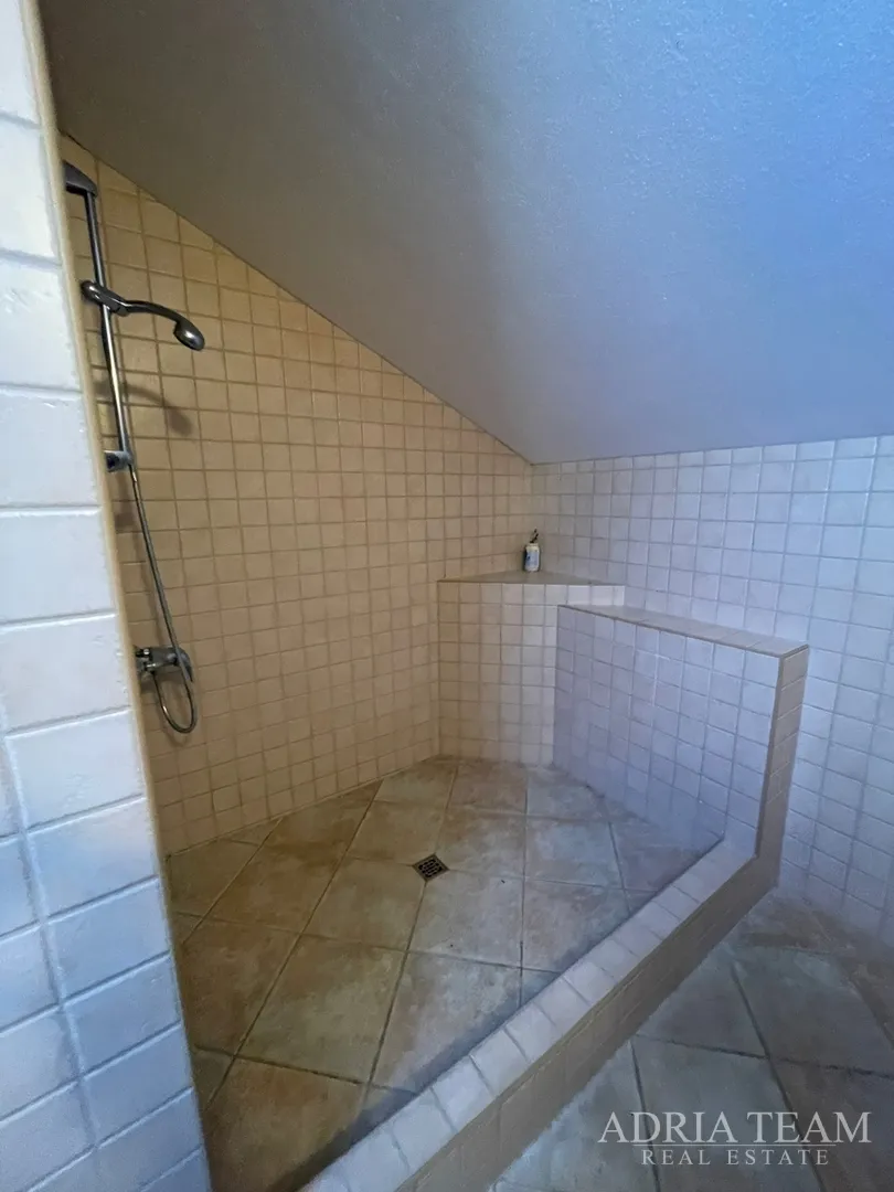 kuća s 10 apartmana, pogled na more - petrčane - slika 24