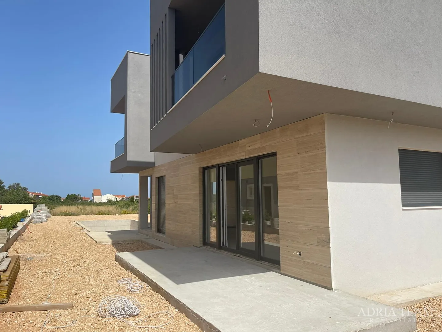 vila s bazenom u novogradnji - zaton - slika 15