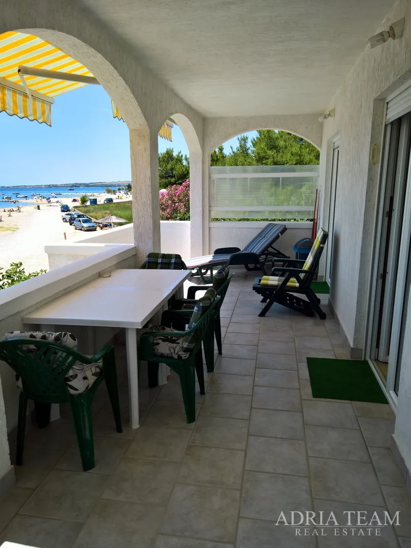 apartmani prvi red do mora, vir - zadar - slika 12
