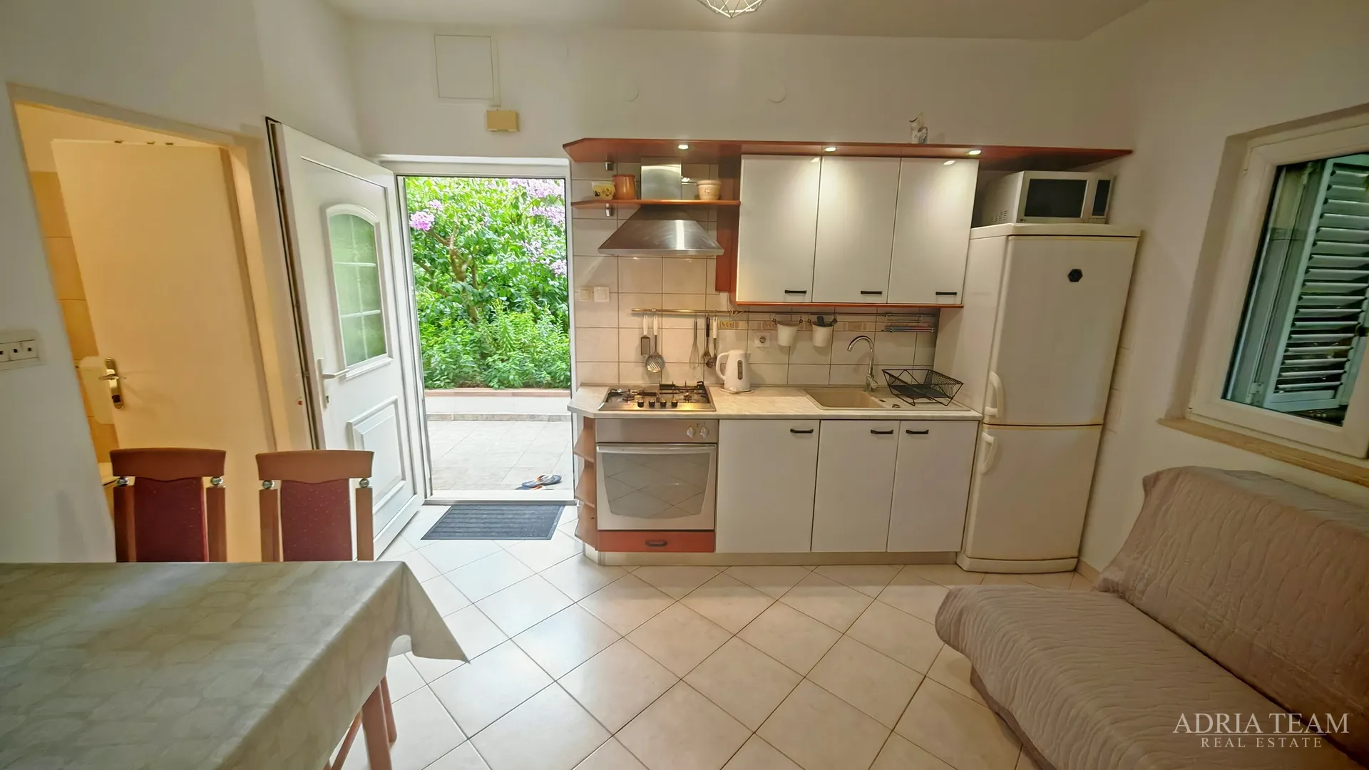 prodaje se lijep jednosobni apartman s vrtom – lukoran, otok ugljan - slika 18