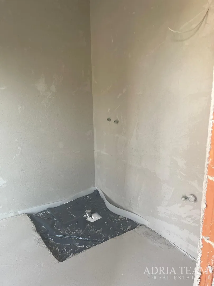 vila s bazenom u novogradnji - zaton - slika 35