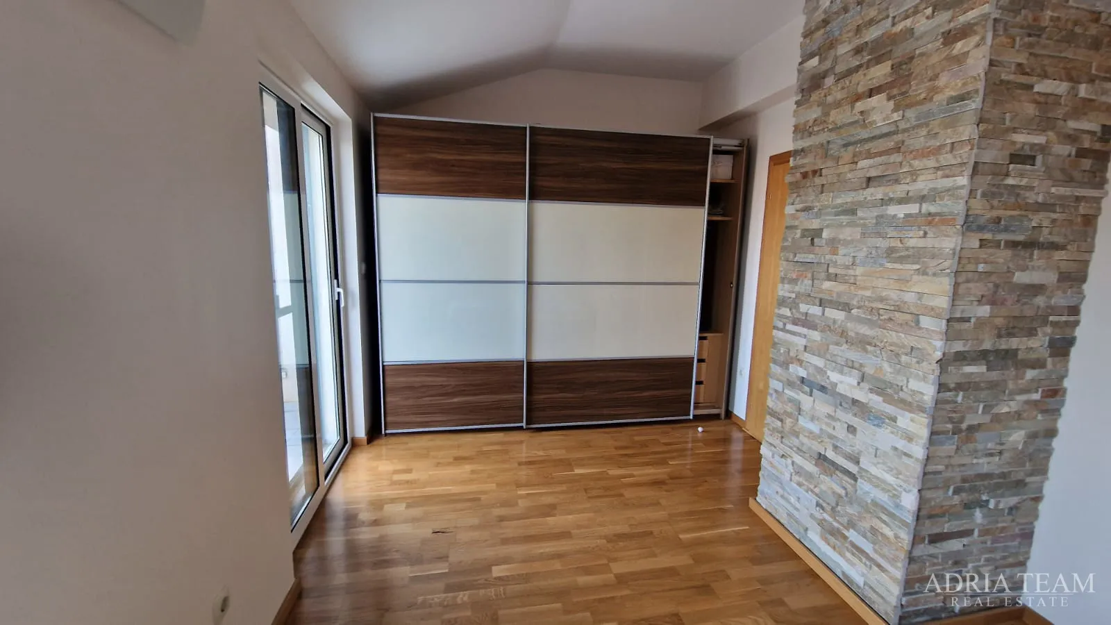 renovirana kuća , vir, 300 m od mora - slika 20