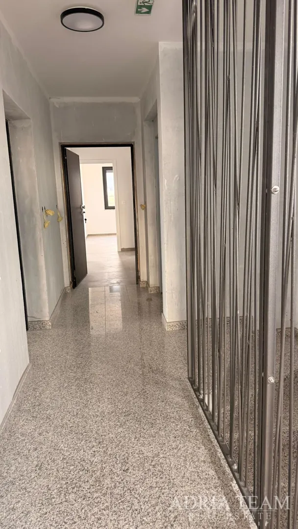 atraktivna novogradnja – stanovi s terasama i parkiranjem - povljana - slika 20
