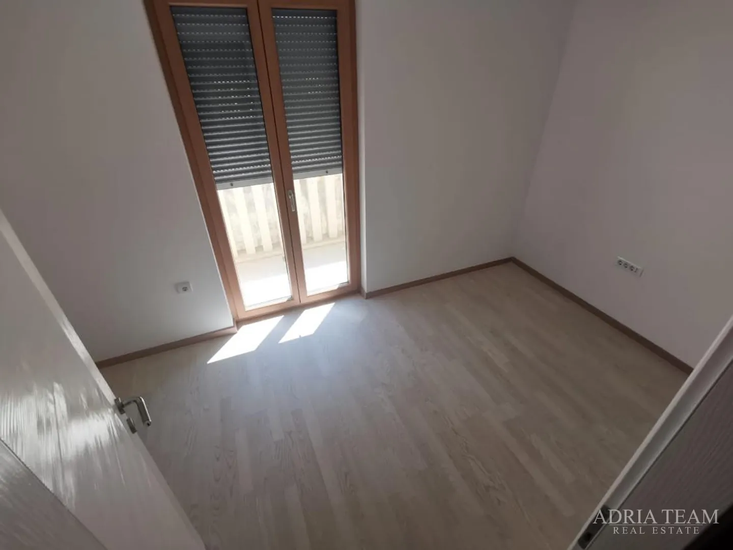 luksuzni apartman - 1. red do mora - slika 16