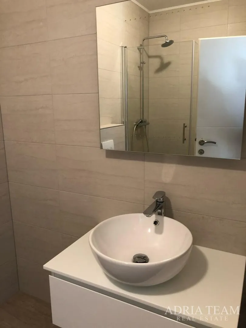 apartman s 3 spavaće sobe, 1. red do mora, povljana - pag - slika 20