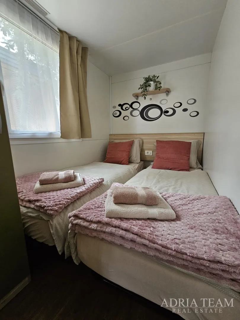 mobilna kućica 70 m od mora – kamp soline, biograd na moru - slika 12