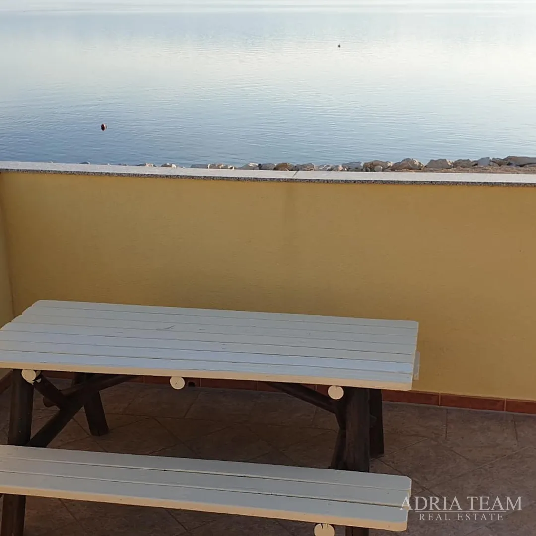 apartmanska kuća u 1.redu do mora - slika 41