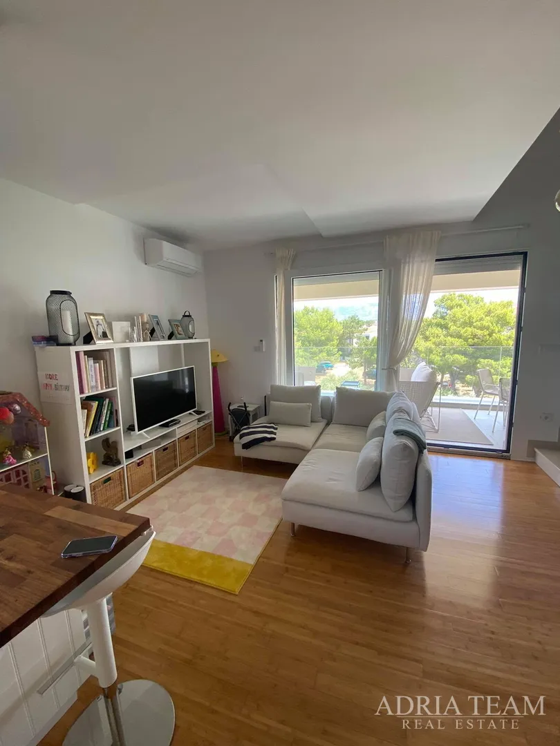 apartman s 3 spavaće sobe, 1. red do mora, povljana - pag - slika 8