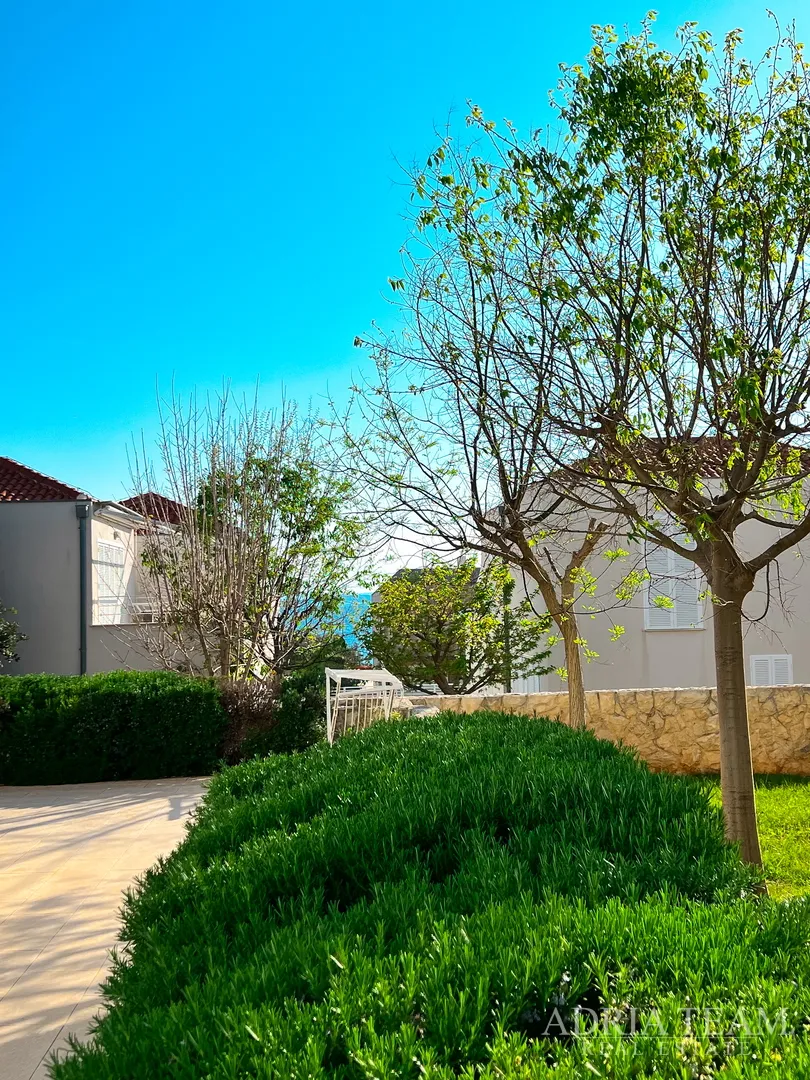 apartman s dvije terase, drugi red do mora - petrčane - slika 29
