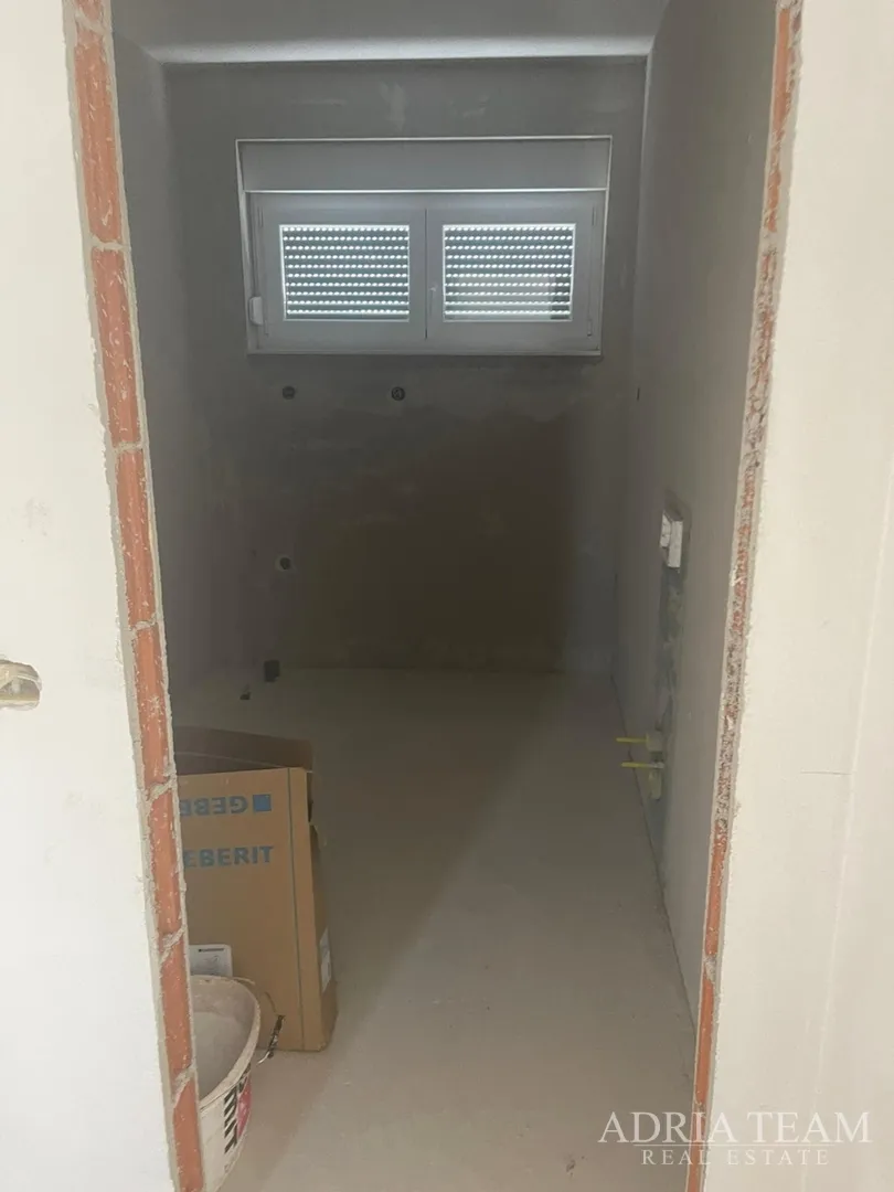 vila s bazenom u novogradnji - zaton - slika 44