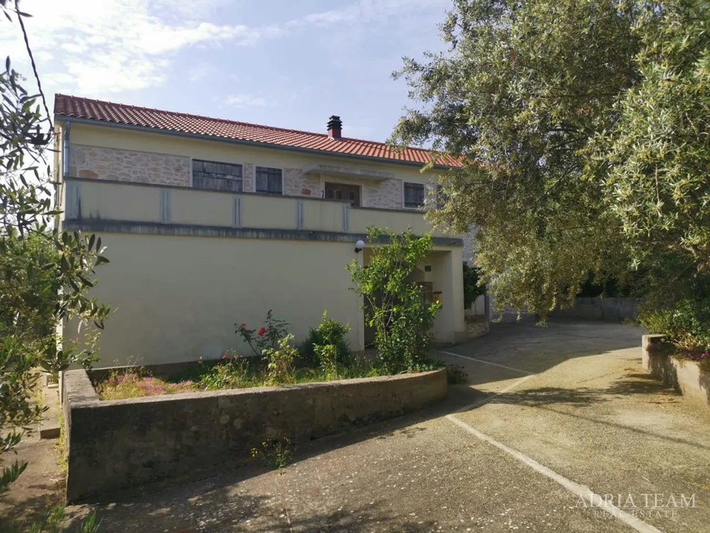 kuća s 3 apartmana i velikom okućnicom - poljana, ugljan - slika 23